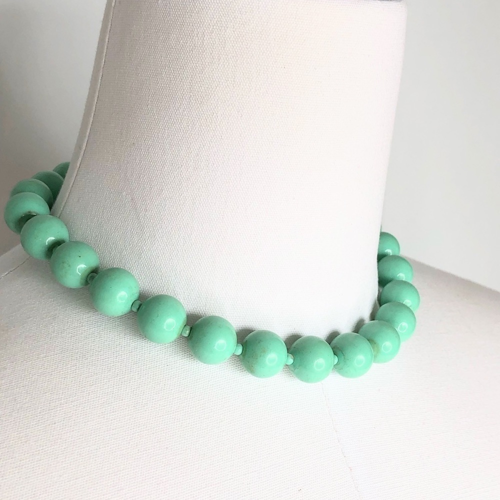 Vintage 50’s turquoise plastic beaded choker necklace
